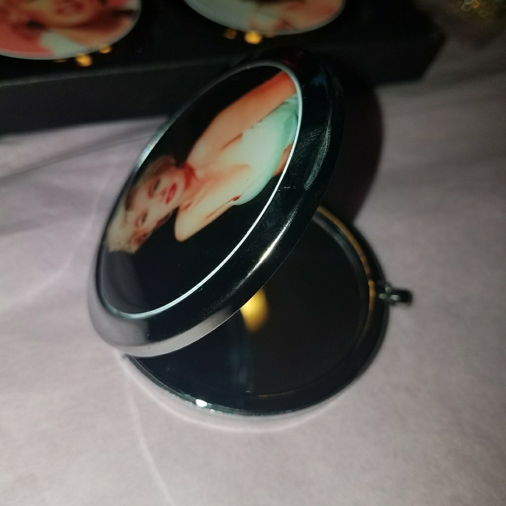 Mirror - Picture 2 of 3